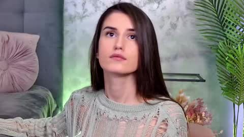 Freya Allen online show from 02-17-25, 12:21