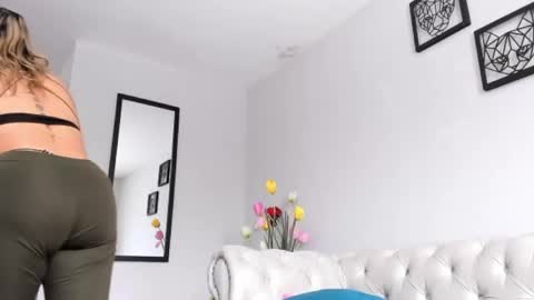 Snapshot of mia_castro81 chatting on 09-11-25, 02:50 Mia Castro online show from 09-11-25, 02:50