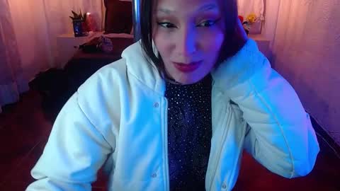 Snapshot of mia_collens_ chatting on 01-04-25, 05:05 MIA online show from 01-04-25, 05:05