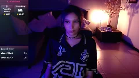 Snapshot of mia_collens_ chatting on 01-08-25, 08:27 MIA online show from 01-08-25, 08:27