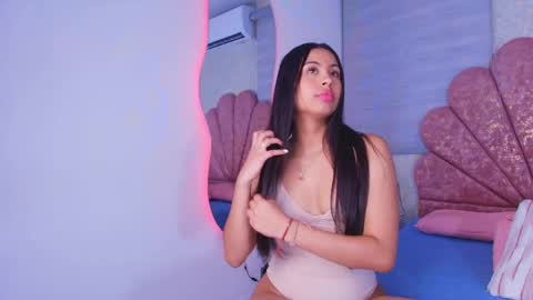 Snapshot of mia_collenss chatting on 05-12-26, 03:03 Mia online show from 05-12-26, 03:03
