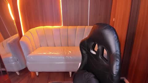 mia_collins_b online show from 12-21-25, 12:56