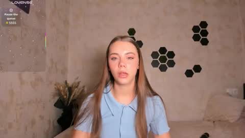 Mia  next stream Thursday 1400 UTC1 Friday 1400 UTC1 online show from 10-01-25, 02:23