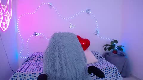 mia_cute_girl online show from 06-04-26, 12:00