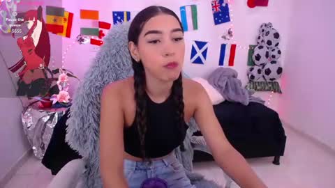 Snapshot of mia_cute_girl chatting on 07-16-26, 12:22 mia_cute_girl online show from 07-16-26, 12:22