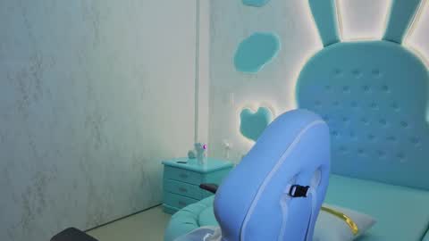 Mia Cuttee online show from 10-31-25, 03:29