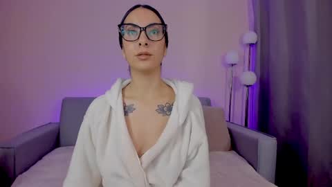 Sarah Luna online show from 04-22-26, 12:18