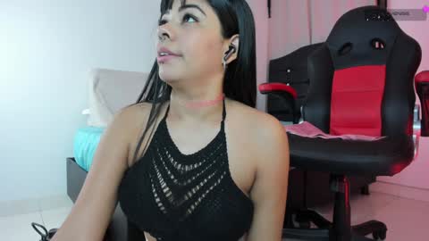 Mia online show from 01-25-25, 01:32