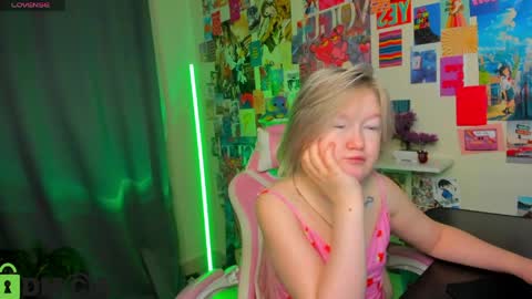 Mia online show from 04-22-26, 02:36