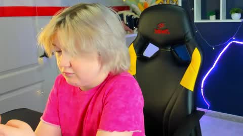 Snapshot of mia_ferd chatting on 05-02-26, 03:00 Mia online show from 05-02-26, 03:00