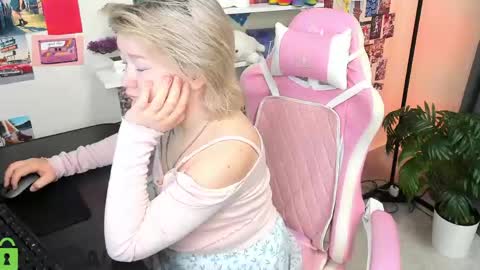 Snapshot of mia_ferd chatting on 05-12-26, 03:03 Mia online show from 05-12-26, 03:03