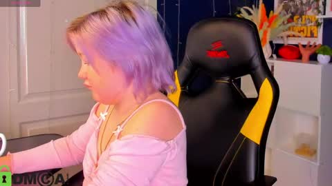 Snapshot of mia_ferd chatting on 05-19-26, 03:02 Mia online show from 05-19-26, 03:02
