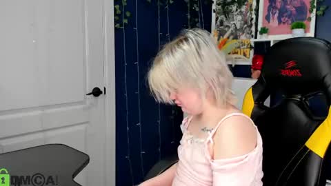 Snapshot of mia_ferd chatting on 06-11-26, 03:04 Mia online show from 06-11-26, 03:04
