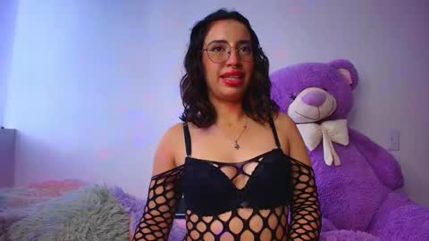 Mia flames online show from 11-12-25, 08:52