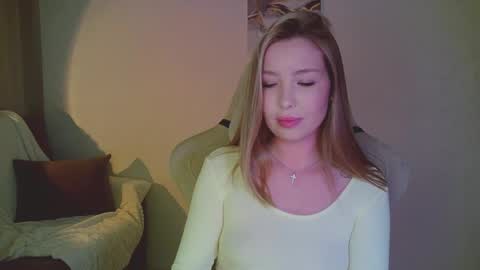 Mia online show from 04-24-26, 07:16