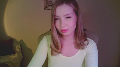 Snapshot of mia_fleur_ chatting on 04-28-26, 09:42 Mia online show from 04-28-26, 09:42