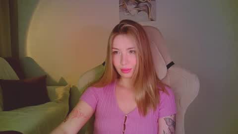 Snapshot of mia_fleur_ chatting on 05-17-26, 09:22 Mia online show from 05-17-26, 09:22