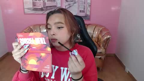 Mia online show from 10-16-25, 01:12