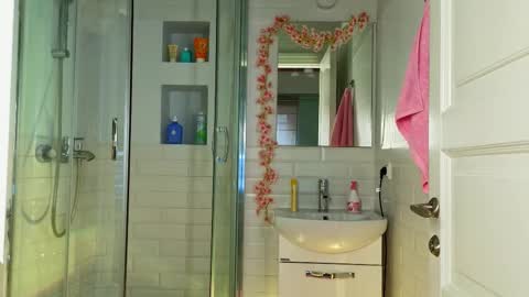 Mia online show from 02-22-25, 09:12