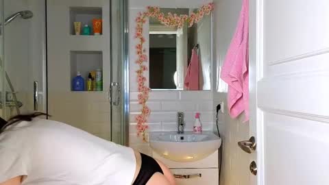 Mia online show from 03-04-25, 05:32