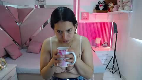 Snapshot of mia_garcia28 chatting on 06-19-26, 01:59 mia_garcia28 online show from 06-19-26, 01:59