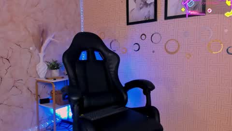 Mia online show from 02-26-26, 12:20