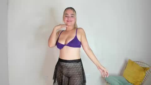 Snapshot of mia_hansper chatting on 01-08-25, 11:19 Mia online show from 01-08-25, 11:19