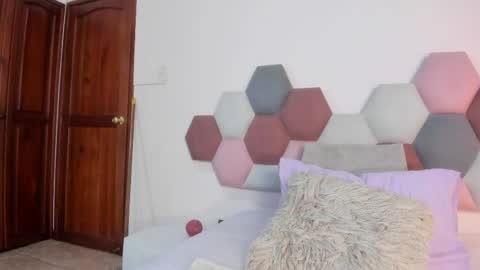 Mia online show from 03-20-26, 07:41