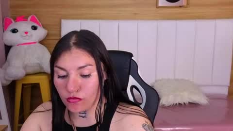 Mia  online show from 06-25-26, 11:20