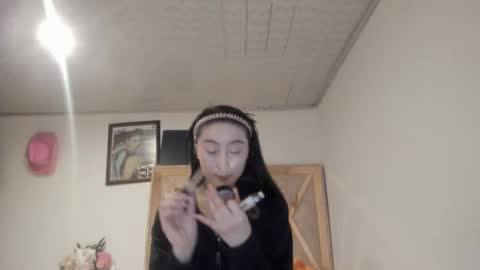 mia kaneee online show from 10-30-25, 09:37