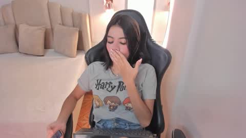 Mia online show from 09-12-25, 07:08