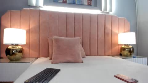 Mia online show from 11-25-25, 02:55