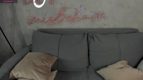 Minnie online show from 10-15-25, 01:17