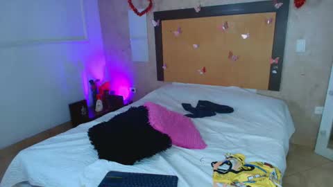 Snapshot of mia_lopez52 chatting on 02-24-26, 08:18 MIALOPEZ . Y . online show from 02-24-26, 08:18