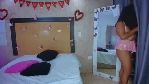 Snapshot of mia_lopez52 chatting on 02-26-26, 09:25 MIALOPEZ . Y . online show from 02-26-26, 09:25