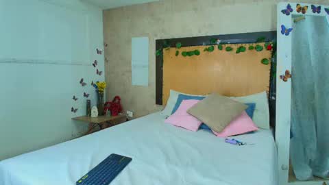 Snapshot of mia_lopez52 chatting on 07-19-26, 09:35 MIALOPEZ . Y . online show from 07-19-26, 09:35