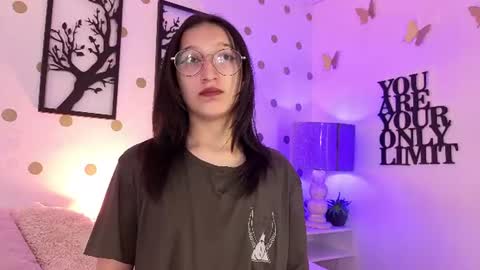 Snapshot of mia_luna0 chatting on 06-18-26, 11:31 Mia online show from 06-18-26, 11:31