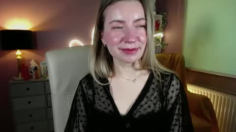 Mia online show from 03-06-25, 11:47