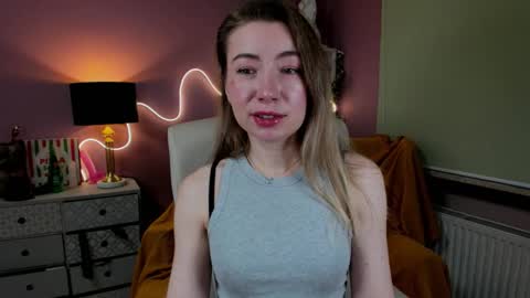 Snapshot of mia_luxx92 chatting on 12-17-25, 07:36 Mia online show from 12-17-25, 07:36