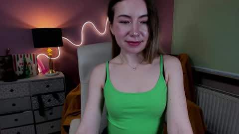 Snapshot of mia_luxx92 chatting on 12-19-25, 08:10 Mia online show from 12-19-25, 08:10