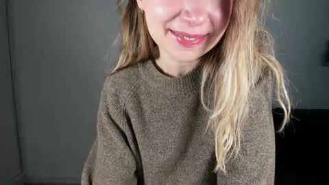 Snapshot of mia_luxx92 chatting on 01-07-26, 07:33 Mia online show from 01-07-26, 07:33