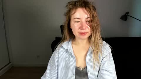 Snapshot of mia_luxx92 chatting on 02-25-26, 07:29 Mia online show from 02-25-26, 07:29