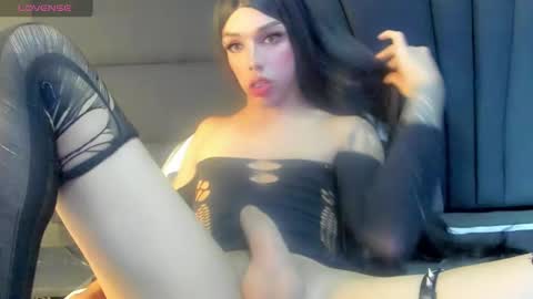 Snapshot of mia_malkova0 chatting on 02-18-25, 01:21 Mia3 online show from 02-18-25, 01:21