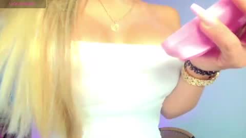 Snapshot of mia_mattel chatting on 06-12-26, 07:40 333 online show from 06-12-26, 07:40
