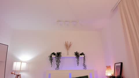 Snapshot of mia_meows chatting on 01-21-25, 06:45 Mia here Appreciate your support online show from 01-21-25, 06:45