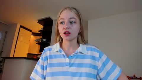 Snapshot of mia_meows chatting on 09-13-25, 10:26 Mia here Appreciate your support online show from 09-13-25, 10:26