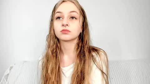 Snapshot of mia_meows chatting on 04-21-26, 07:03 Mia here Appreciate your support online show from 04-21-26, 07:03