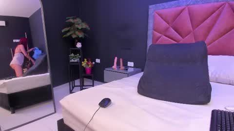 Snapshot of mia_milff chatting on 06-26-26, 06:45 MIA online show from 06-26-26, 06:45