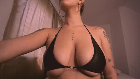 Snapshot of mia_millers2311 chatting on 12-17-25, 03:29 mia independent model online show from 12-17-25, 03:29