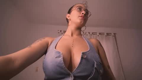 Snapshot of mia_millers2311 chatting on 12-21-25, 02:13 mia independent model online show from 12-21-25, 02:13